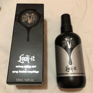 Kat Von D Lock it setting Mist
